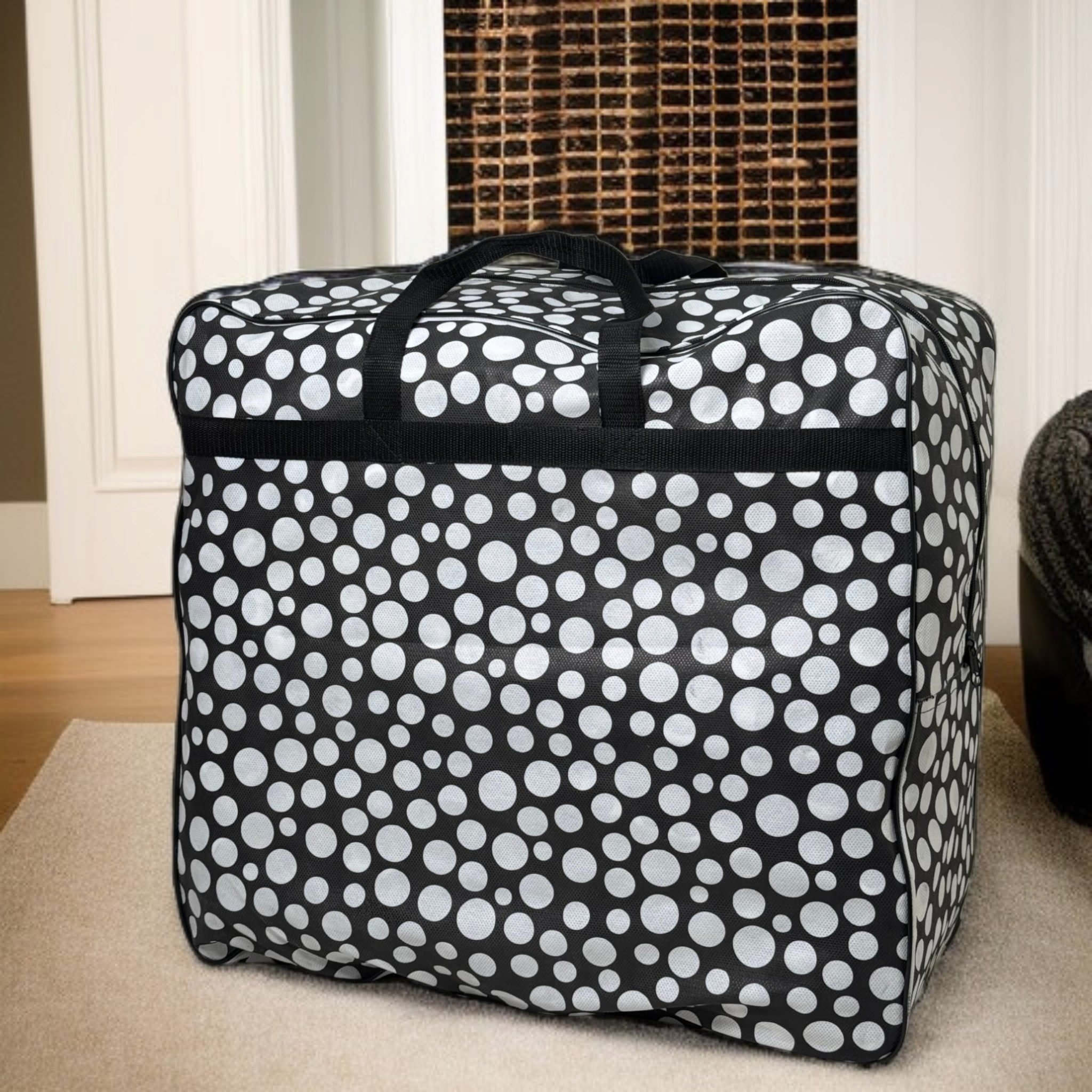110GSM Non-Woven Luggage White (Polka Dot)